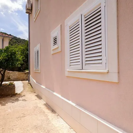 Vulini Dvori Apartment Vinisce